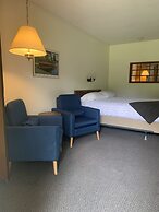 Colonial Bay Motel and Cottages