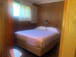 Colonial Bay Motel and Cottages