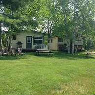 Colonial Bay Motel and Cottages