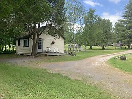 Colonial Bay Motel and Cottages