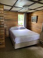 Colonial Bay Motel and Cottages