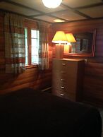 Colonial Bay Motel and Cottages