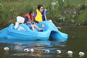 Colonial Bay Motel and Cottages