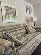 Colonial Bay Motel and Cottages