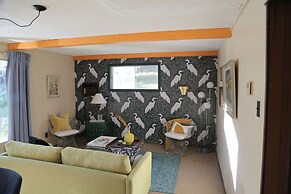 Colonial Bay Motel and Cottages