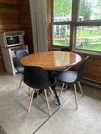 Colonial Bay Motel and Cottages