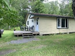 Colonial Bay Motel and Cottages