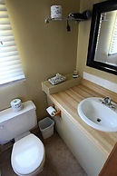 Colonial Bay Motel and Cottages