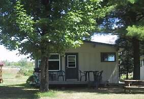 Colonial Bay Motel and Cottages