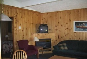 Colonial Bay Motel and Cottages