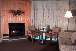 Colonial Bay Motel and Cottages