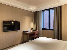 Green World Taipei Station