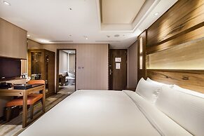 Green World Taipei Station