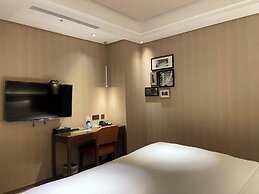 Green World Taipei Station