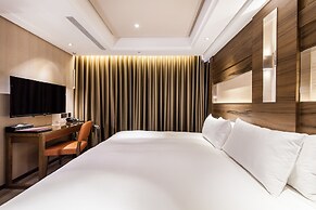 Green World Taipei Station