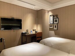 Green World Taipei Station