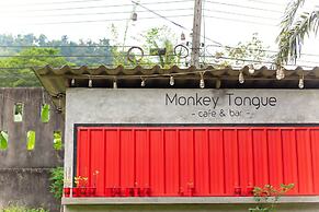 Monkey Dive Hostel Khaolak