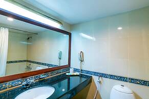 Golf View Hotel & Suites