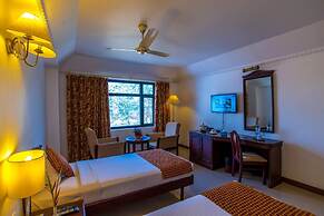 Golf View Hotel & Suites