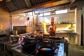 Golf View Hotel & Suites