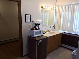 Coho Motel and Suites