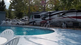 Taneycomo Lakefront Resort