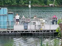 Taneycomo Lakefront Resort