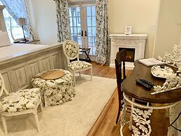 Bama Bed & Breakfast Campus