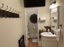 Bama Bed & Breakfast Campus