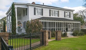 Bama Bed & Breakfast Campus