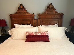 Bama Bed & Breakfast Campus