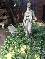 Historic Farnsworth House Inn