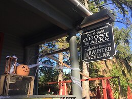 Historic Farnsworth House Inn