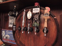 Historic Farnsworth House Inn