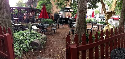 Historic Farnsworth House Inn