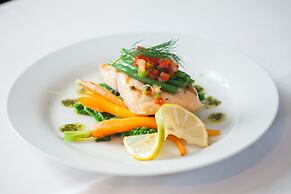 Best Western Premier Toronto Airport Carlingview Hotel