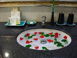 Lux Riverside Hotel & Apartment