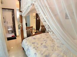 Crystal Blue Sea Maid