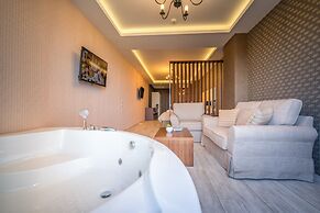 Elegance Luxury Executive Suites - Adults Only