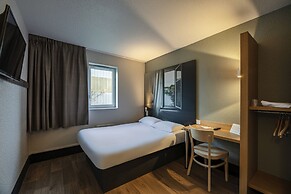 B&B HOTEL Poitiers (1)