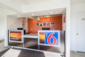 Motel 6 Indianapolis, IN - South
