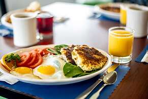 Atlantis Oceanfront Inn