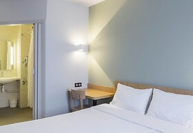 B&B HOTEL Auxerre Monéteau