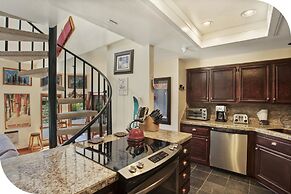 Aspen Creek by 101 Great Escapes