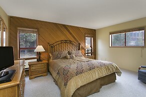 Aspen Creek by 101 Great Escapes