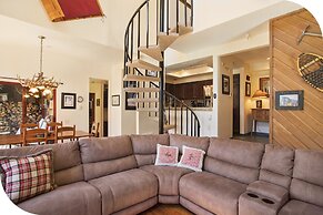 Aspen Creek by 101 Great Escapes