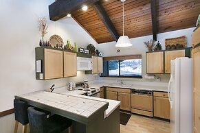 Mammoth Point by 101 Great Escapes