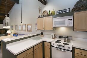 Mammoth Point by 101 Great Escapes