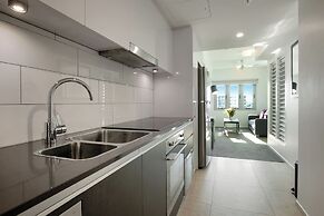 H on Mitchell Apartment Hotel