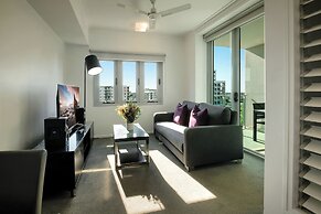 H on Mitchell Apartment Hotel